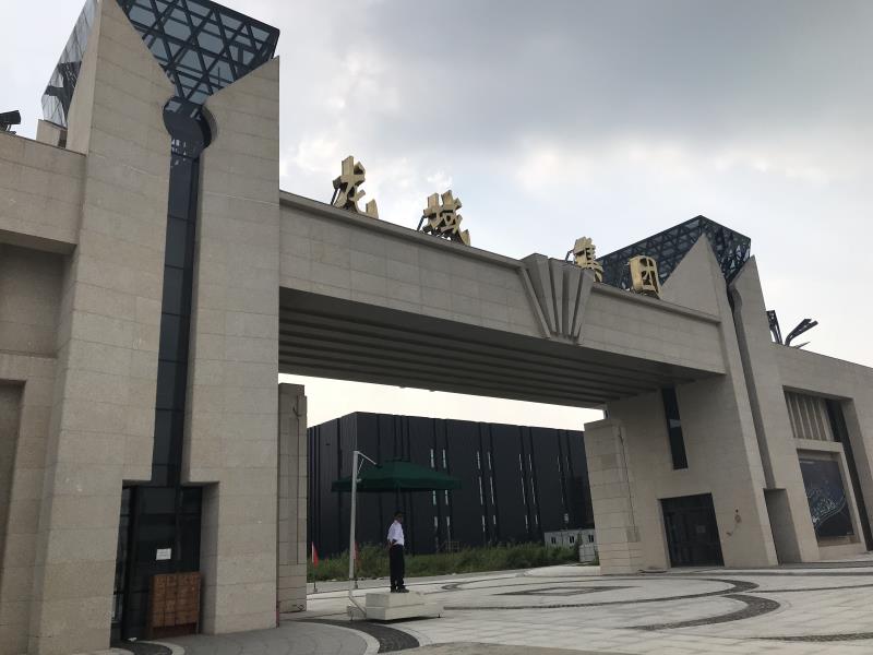 2019迎春之作-龙域集团厂房高空母线槽完美竣工
